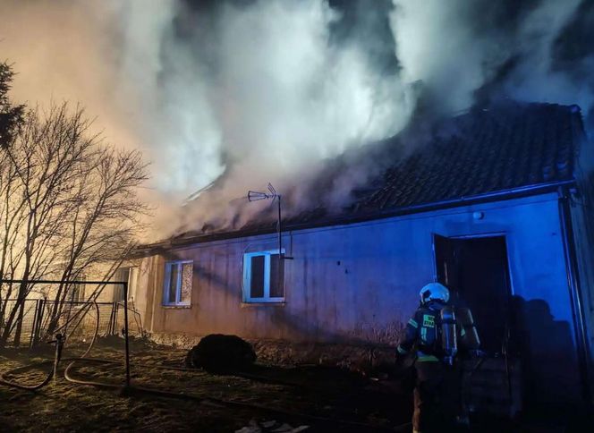 Tragiczny pożar budynku wielorodzinnego. Nie żyje jedna osoba, dwie są poparzone