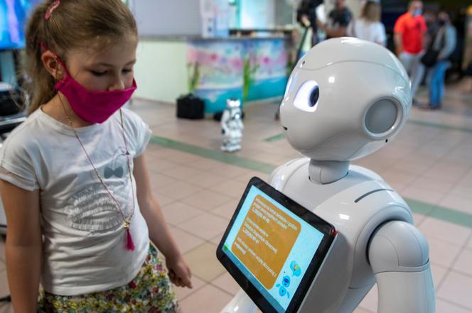Roboty pomagają...