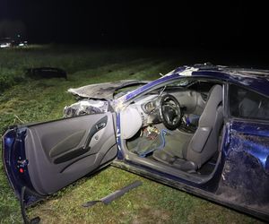 Próbował zapalić papierosa za kierownicą. Auto wylądowało w rowie
