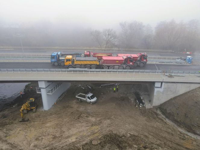 Budowa mostu w Łęcznej na ostatniej prostej. Przeprowadzono próby obciążeniowe