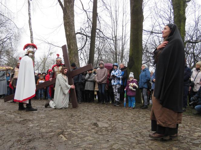 Misterium Męki Pańskiej na kalwaryjskim wzgórzu w Piekarach Śląskich