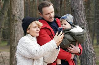 Barwy szczęścia, odc. 2693: Bożena (Marieta Żukowska), Bruno (Lesław Żurek), Tadzio (Józio Trojanowski)