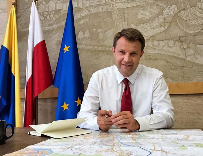 Opole. Prezydent Wiśniewski dostanie ogromne pieniądze. Nowa pensja wgniata w fotel! [Budżet 2022]