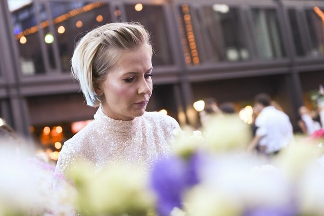 Edyta Pazura uciekła z Polski. Zamiast w sukienkę wskoczyła w kołdrę!