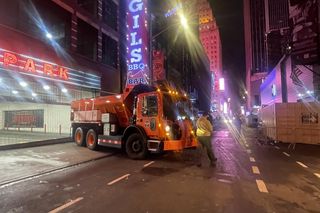 Błyskawiczne sprzątanie po zabawie na Times Square