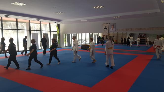 Seniorzy z Torunia trenują karate. Klub zaprasza na bezpłatne zajęcia