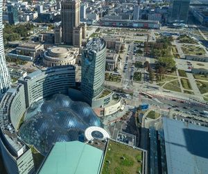 Złote Tarasy i dworzec Warszawa Centralna z 46. piętra Varso