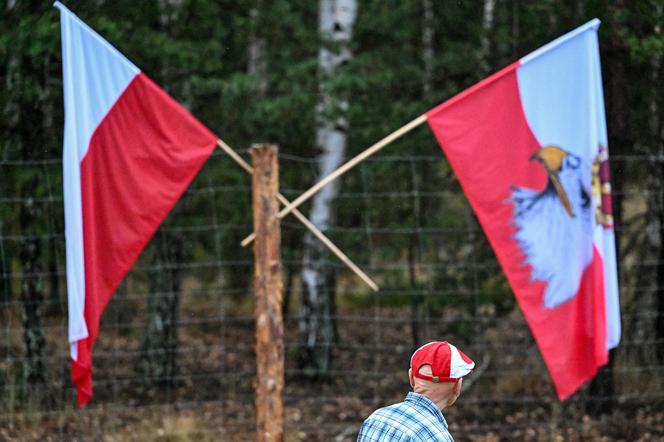 Tłumy z całej Polski na Podkarpaciu. W niedzielę odsłonięto kontrowersyjny pomnik