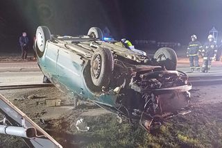 W Dąbbrówce - Ług dachował samochód, kierowca uciekł