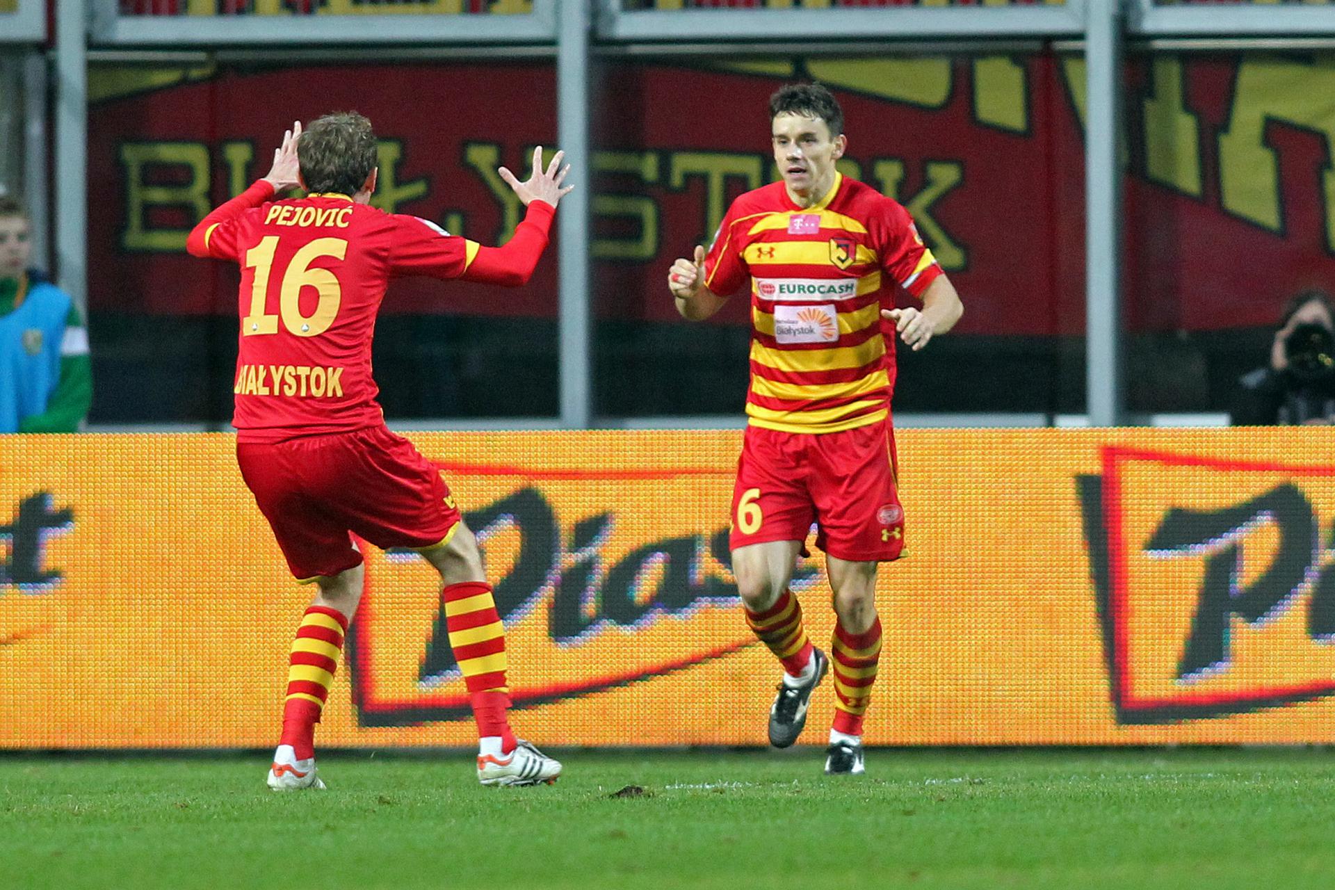 Ягеллония белосток. Ягеллония белосток. Jagiellonia bialystok logo. Трава белосток. Дюделанж - лех.