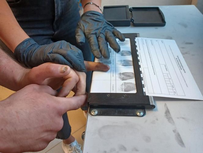 To oni uciekli po tragicznym wypadku na Wisłostradzie. Policja pokazała zdjęcia