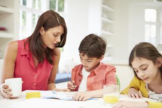 Odrabianie lekcji: czy i jak dużo prac domowych nauczyciele powinni zadawać dzieciom?