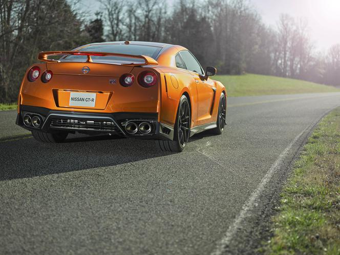 Nissan GT-R lifting 2017