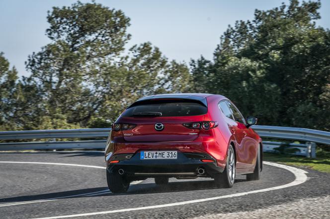 Mazda 3 2.0 SKYACTIV-G 122 KM 6MT (Soul Red Crystal)