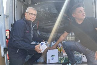  Zaskakujący gest polityka od Tuska! Sam wsiadł za kierownicę i pojechał pomagać powodzianom