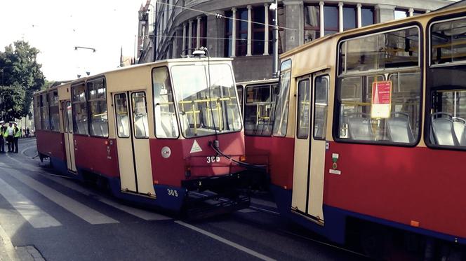 Zderzenie dwóch tramwajów w centrum Bydgoszczy! [ZDJĘCIA]