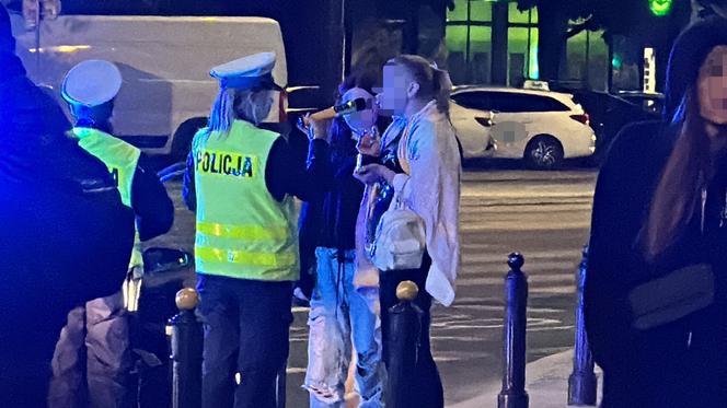Z impetem huknęła hulajnogą w staruszkę w centrum Warszawy. 15-latka uciekła, złapała ją policja