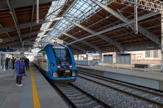 Hala peronowa w Bytomiu znów działa. Ze stacji odjechały pierwsze pociągi