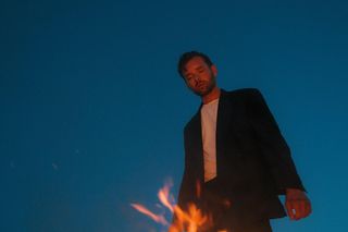 Rubens w charakterystyczny dla siebie sposób łączy emocjonalną szczerość zfilmową nostalgią. Tam bez zmian już jest!