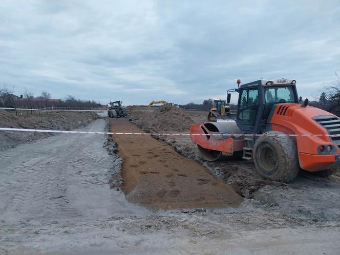 Świętokrzyskie: Traktor najechał na niewybuch, ranny mężczyzna trafił do szpitala