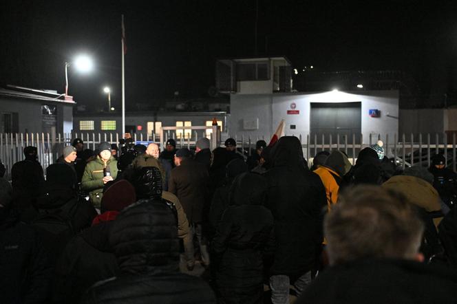 Kamiński i Wąsik w areszcie. Wielki protest w Warszawie