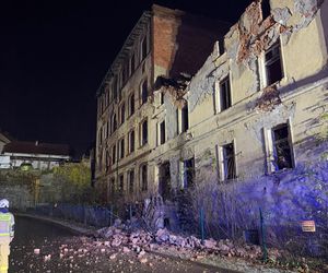 Ściana zawaliła się na drogę