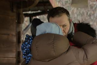 Barwy szczęścia, odcinek 2830: Bruno (Lesław Żurek), Bożena (Marieta Żukowska), Tadzio (Józio Trojanowski)