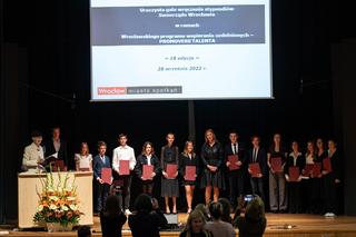 Od 200 do 400 zł dla uzdolnionej młodzieży z Wrocławia