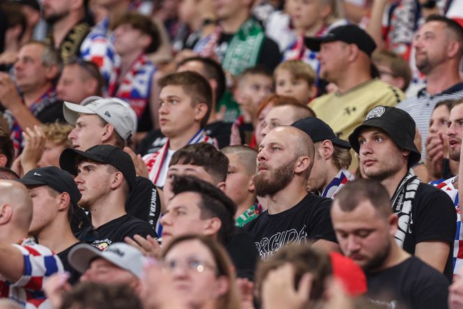 Górnik Zabrze - Termalica Nieciecza. Niesamowita atmosfera na Arenie Zabrze! Kibice Górnika dopingują swoją drużynę