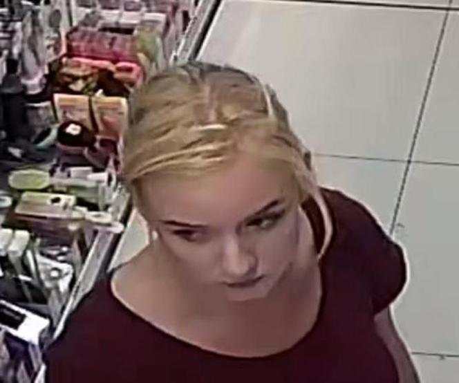 Chełmżyńska Policja poszukuje złodziei perfumów