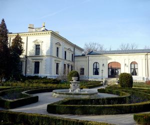 To najpiękniejszy pałac w Łódzkiem według AI