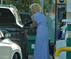 Małgorzata Kożuchowska jeździ autem za pół miliona w obcasach