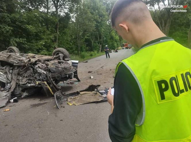 Tragedia pod Częstochową. Nie żyje 39-letni kierowca, jego brat walczy o życie w szpitalu