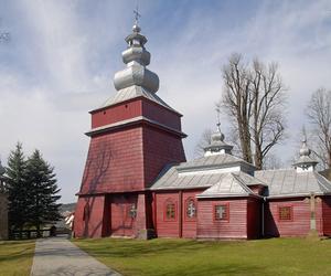 To jedna z najpiękniejszych małopolskich wsi. Według legendy mieszkały w niej czarownice