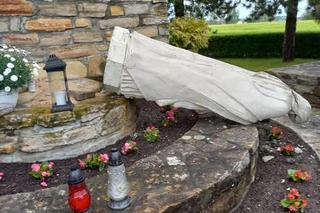 Uwięził księdza na plebani i porozbijał święte figury