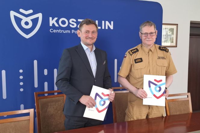 Prezydent Koszalina Tomasz Sobieraj oraz st. bryg. Zygmunt Adamczyk, Komendant Miejski PSP w Koszalinie.