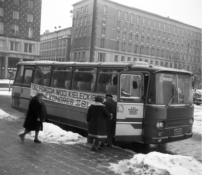 Warszawa kiedyś i dziś. Zobacz, ile się zmieniło przez 40 lat! [ARCHIWALNE ZDJĘCIA]