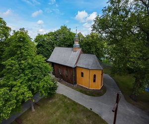 Niezwykła wieś w Łódzkiem. Pochodzi z niej rodzina wybitnego polskiego aktora