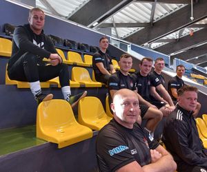 Na co dzień ratują, a dziś grają. Strażacka rywalizacja na parkiecie w Lesznie