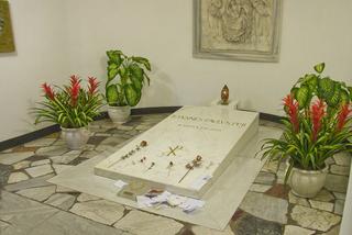 Watykan: modlitwy przy grobie św. Jana Pawła II