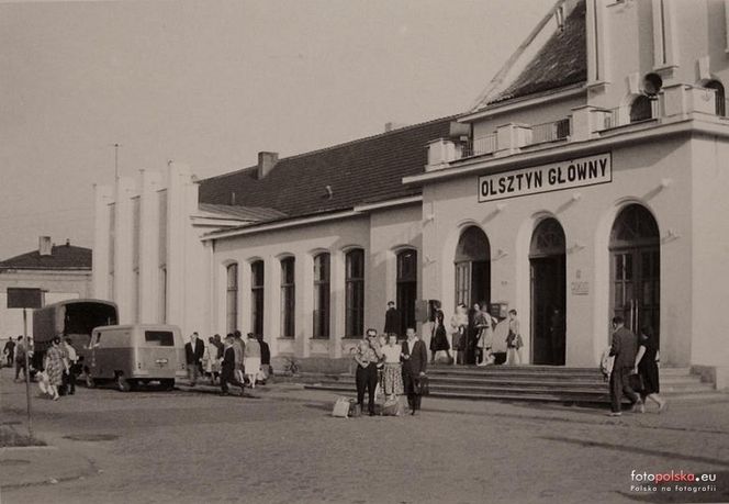 Tak zmieniał się dworzec Olsztyn Główny. Po dawnej wieży zegarowej nie ma znaku