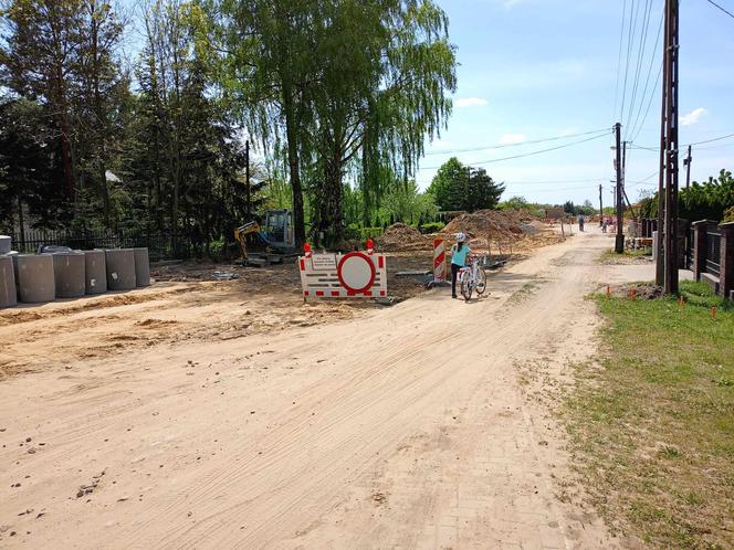 Wybudowanie nowego, dłuższego o 25 metrów wiaduktu, ma umożliwić poprowadzenie po nim dwóch jezdni autostrady A2 wraz z drogami serwisowymi.