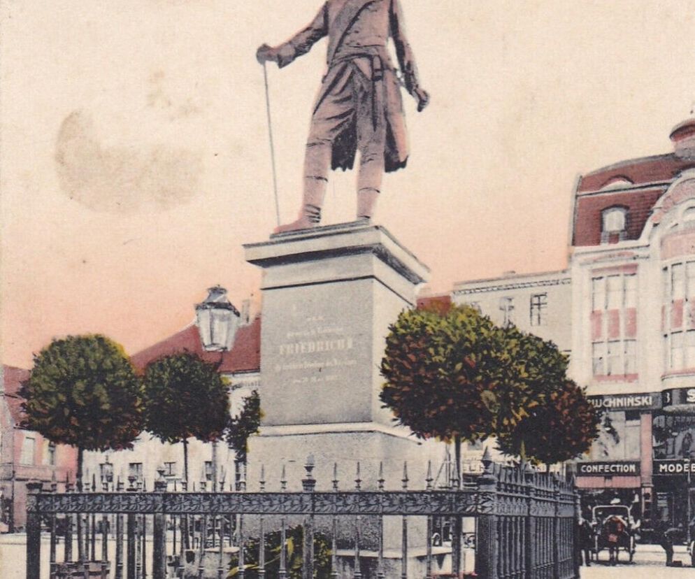 Tych pomników już nie ma. Sprawdźcie, kogo upamiętniały i dlaczego zniknęły [GALERIA]