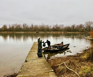 Wysprzątają Wisłę z łodzi. Flisackie sprzątanie rzeki, każdy się może przyłączyć! 