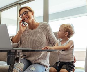 Kiedy jest Dzień Matki 2025? 17 uprawnień dla mamy w pracy i nie tylko [LISTA]
