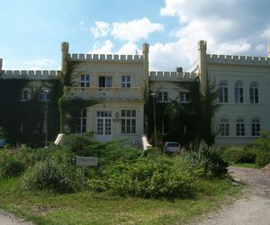 Neogotycki Pałac w Posadzie odnowiony za 2 miliony złotych. Gościli tu Paderewski, Reymont i Żeromski