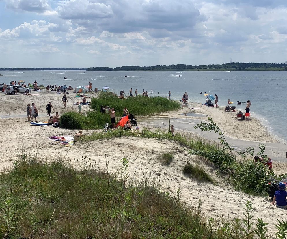 Pogoria 4 w Dąbrowie Górniczej słynie z dzikich plaż