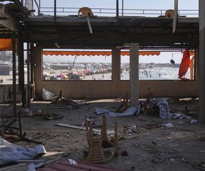 Strefa Gazy/ 74 zabitych w atakach Izraela, z czego 30 w nalocie na nadmorską kawiarnię.