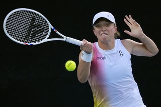 Iga Świątek - Jelena Ostapenko RELACJA NA ŻYWO i wynik meczu w WTA Stuttgart