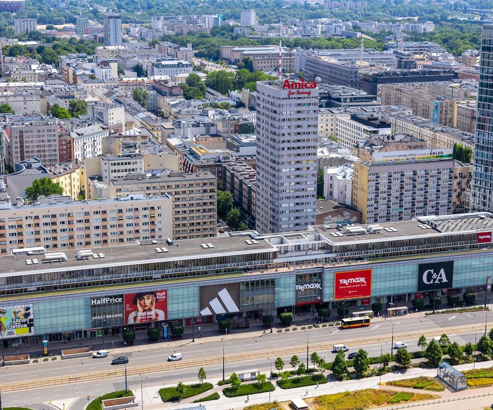 Przykłady reklam w przestrzeni miejskiej Warszawy